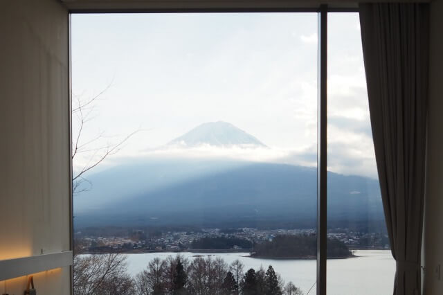 星のや富士のキャビンから見える富士山