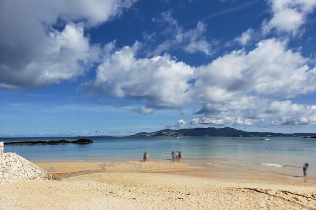 ハレクラニ沖縄のプライベートビーチ｜海と桟橋