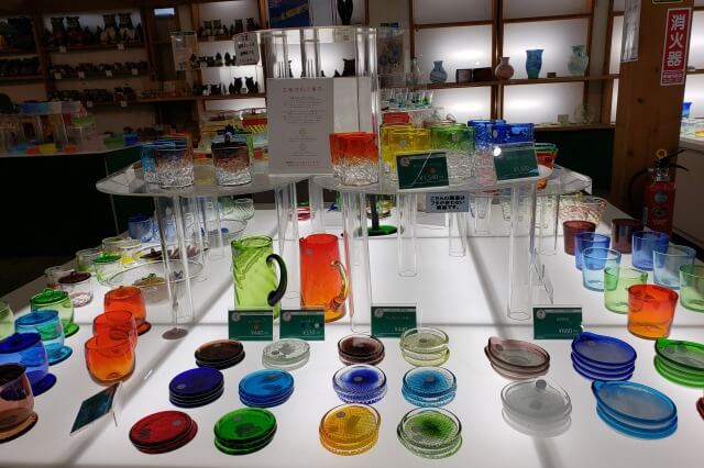 森のガラス館（沖縄県名護市）のお土産屋｜色々な商品が買えます