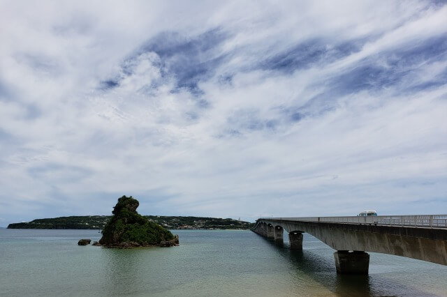 古宇利大橋（沖縄）｜行き方・写真撮影スポット・停車場などを紹介