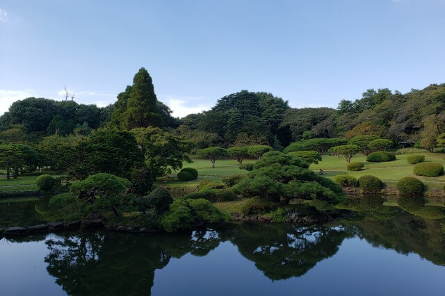 新宿御苑の日本庭園｜池の周囲を回遊しながら観賞する池泉回遊式庭園