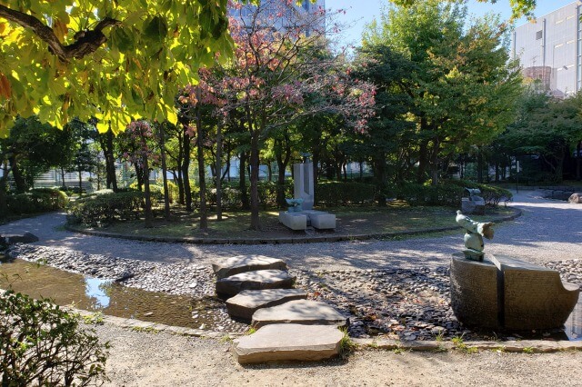 本郷給水所公苑の和風庭園｜池と東屋のある日本庭園