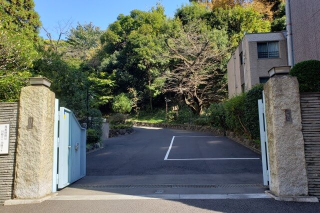 鳩山会館へのアクセス(行き方)｜道に迷いやすいので注意が必要です