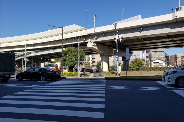 鳩山会館へのアクセス(行き方)｜江戸川橋駅から鳩山会館入口の門まで