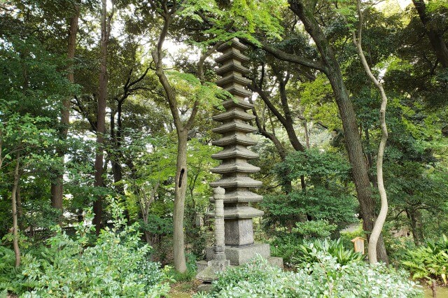 旧古河庭園の日本庭園の心字池｜池の周りを巡りながら鑑賞します
