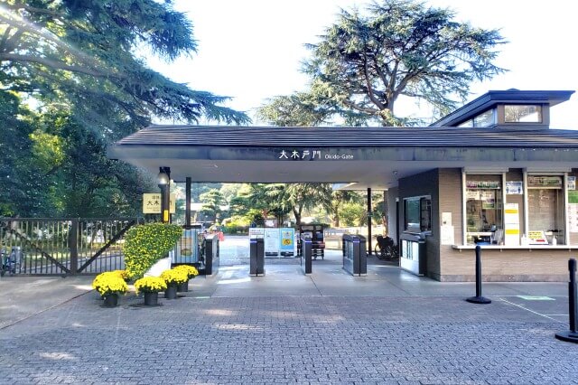 新宿御苑の桜(花見)｜入口へのアクセス(最寄駅からの行き方)