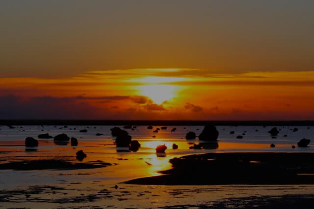 佐和田の浜の夕暮れ｜絶景の夕日スポットとして有名です