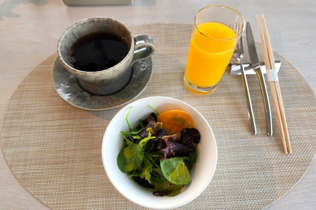 イラフSUI沖縄宮古の朝食のドリンク・サラダバー